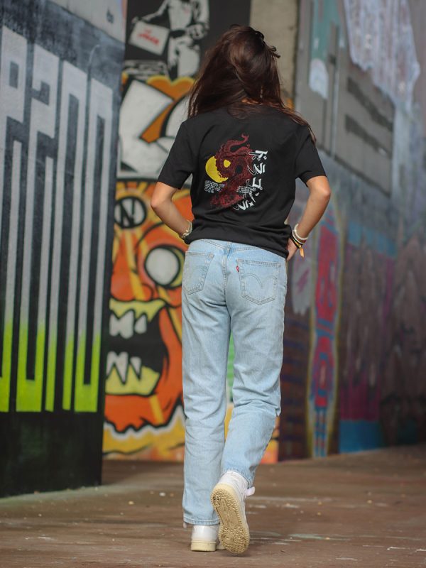 Een chinese dragon casual t shirt van Wurban Wear met daarop een draak als mytisch wezen in een japanse stijl