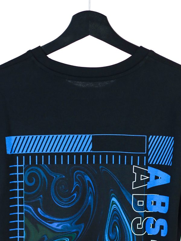Een abstract t shirt van Wurban Wear dit casual t shirt heeft een abstracte kunstvorming op de achterkant