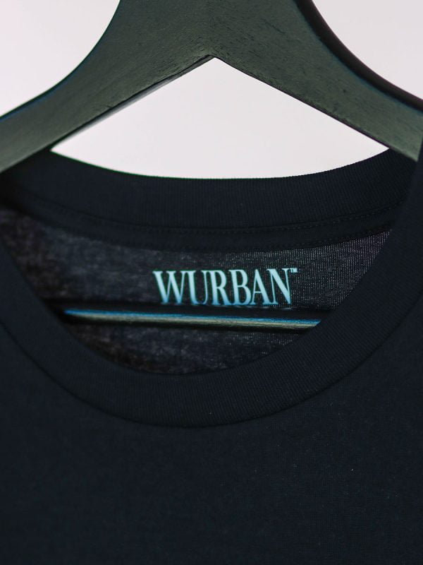 Een casual streetwear t-shirt met opvallende vlinders en inspirerende butterfly effect quotes van Wurban Wear