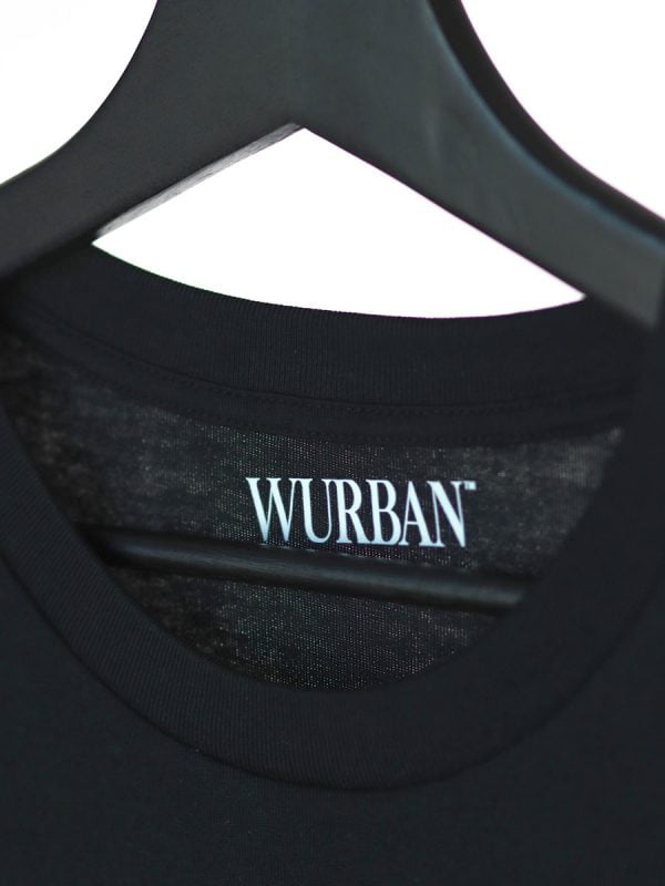 Een casual streetwear t-shirt met opvallende vlinders en inspirerende butterfly effect quotes van Wurban Wear