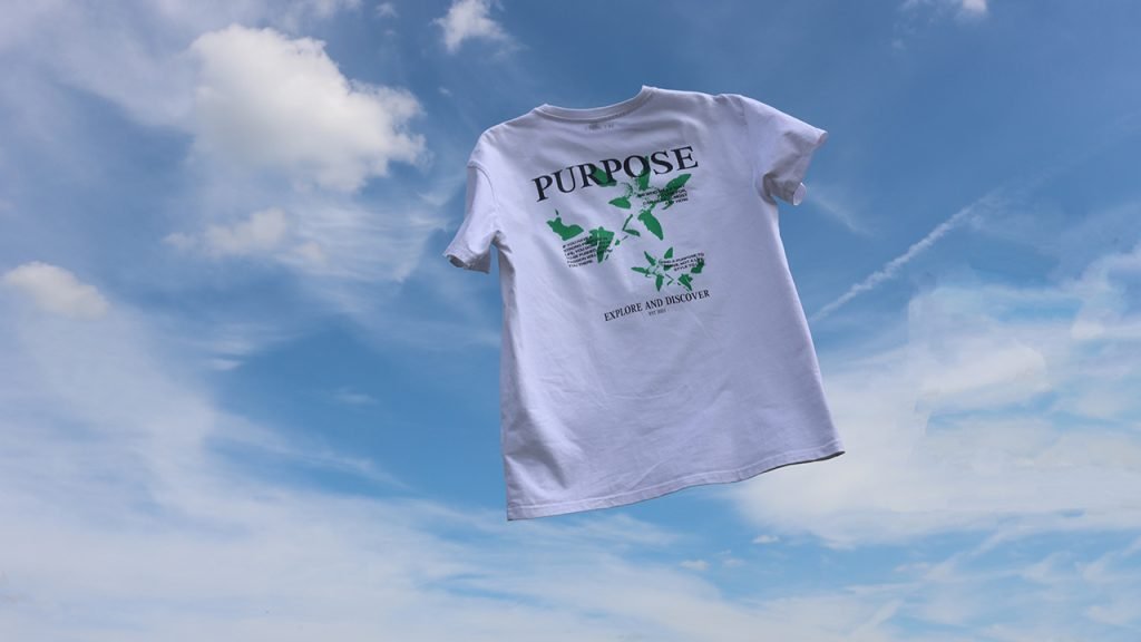 Oversized shirt van Wurban Wear met de tekst purpose of terwijl doel op de achterkant