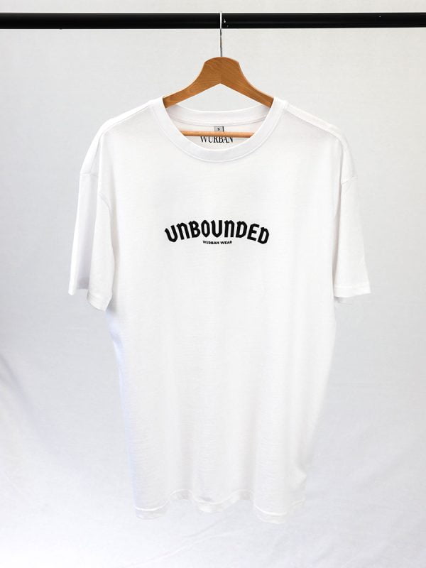 Een "statue" in de vorm van een engel maakt dit unbounded oversized streetwear shirt van Wurban Wear