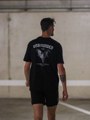 Een "statue" in de vorm van een engel maakt dit unbounded oversized streetwear shirt van Wurban Wear