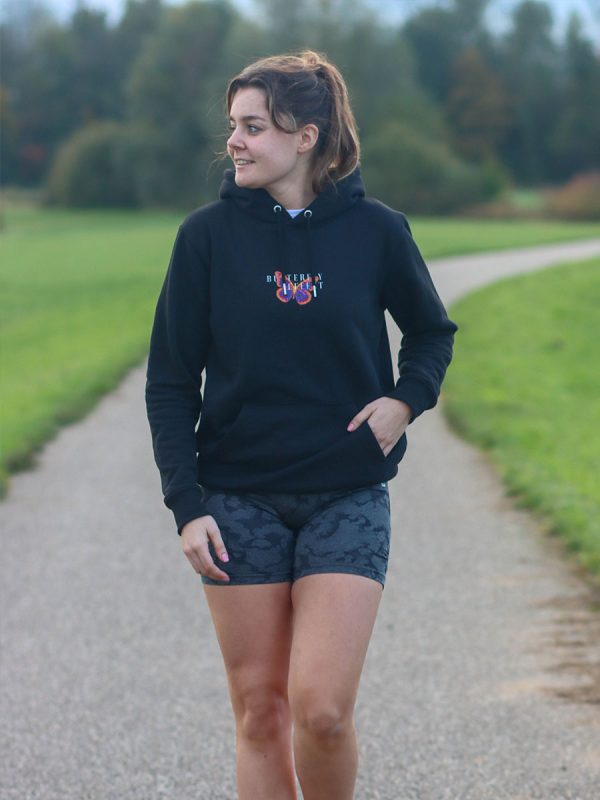 Een casual streetwear hoodie met opvallende vlinders en inspirerende butterfly effect quotes van Wurban Wear