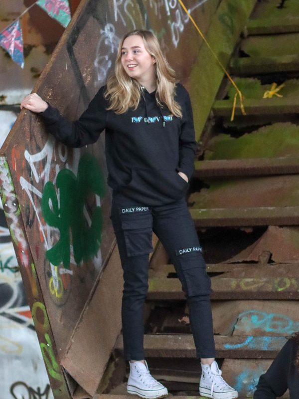 Een casual streetwear hoodie met opvallende vlinders en inspirerende evolved butterfly quotes van Wurban Wear