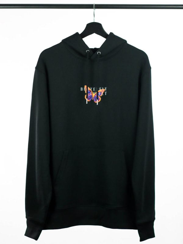 Een casual streetwear hoodie met opvallende vlinders en inspirerende butterfly effect quotes van Wurban Wear