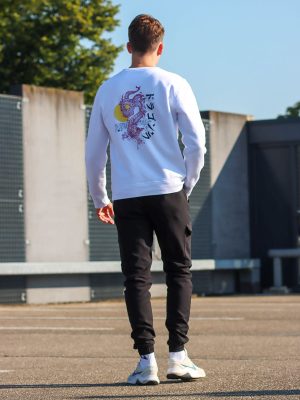 Een chinese dragon casual sweater van Wurban Wear met daarop een draak als mytisch wezen in een japanse stijl