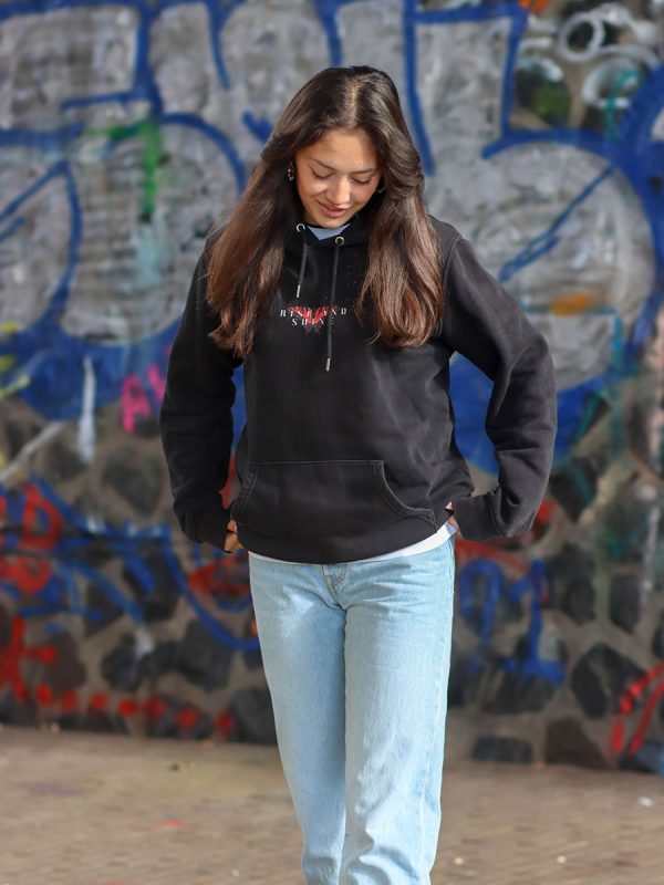 Een casual streetwear hoodie met opvallende vlinders en inspirerende rise and shine quotes van Wurban Wear