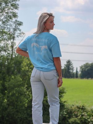 the obstacle is the way quote streetwear oversized t shirt van Wurban Wear in een natuurlijke omgeving
