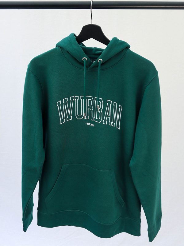 Een groene hoodie van wurban wear, dit is een varsity hoodie geïnspireerd uit de old school university style