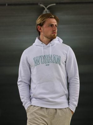 Een witte hoodie van wurban wear, dit is een varsity hoodie geïnspireerd uit de old school university style
