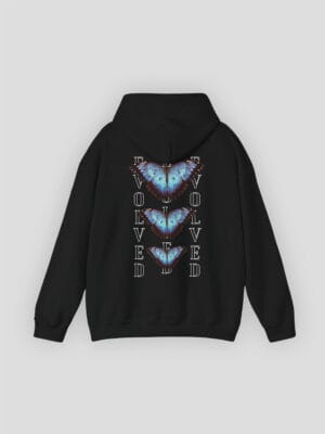 Een casual streetwear hoodie met opvallende vlinders en inspirerende evolved butterfly quotes van Wurban Wear