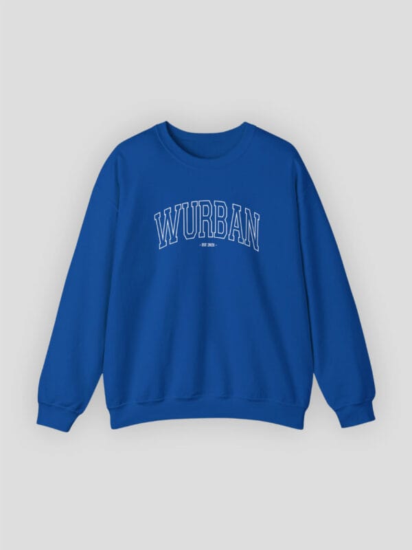 Een blauwe sweater van wurban wear, dit is een varsity sweater geïnspireerd uit de old school university style