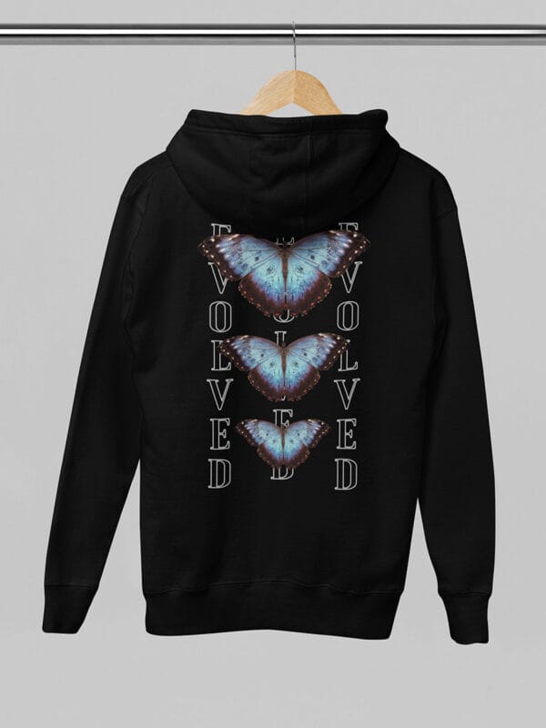 Een casual streetwear hoodie met opvallende vlinders en inspirerende evolved butterfly quotes van Wurban Wear