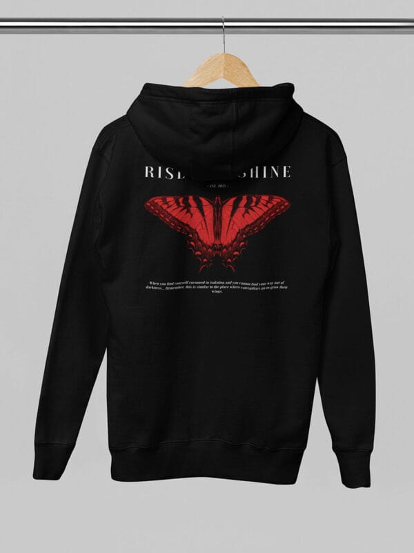 Een casual streetwear hoodie met opvallende vlinders en inspirerende rise and shine quotes van Wurban Wear