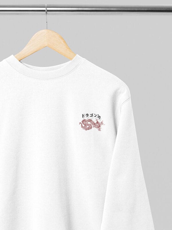 Een chinese dragon casual sweater van Wurban Wear met daarop een draak als mytisch wezen in een japanse stijl