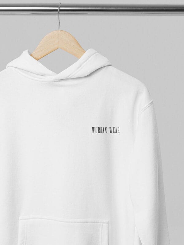 Met de inspirerende quote be brave to be free is deze oversized hoodie van Wurban Wear een sprekend stoic trui