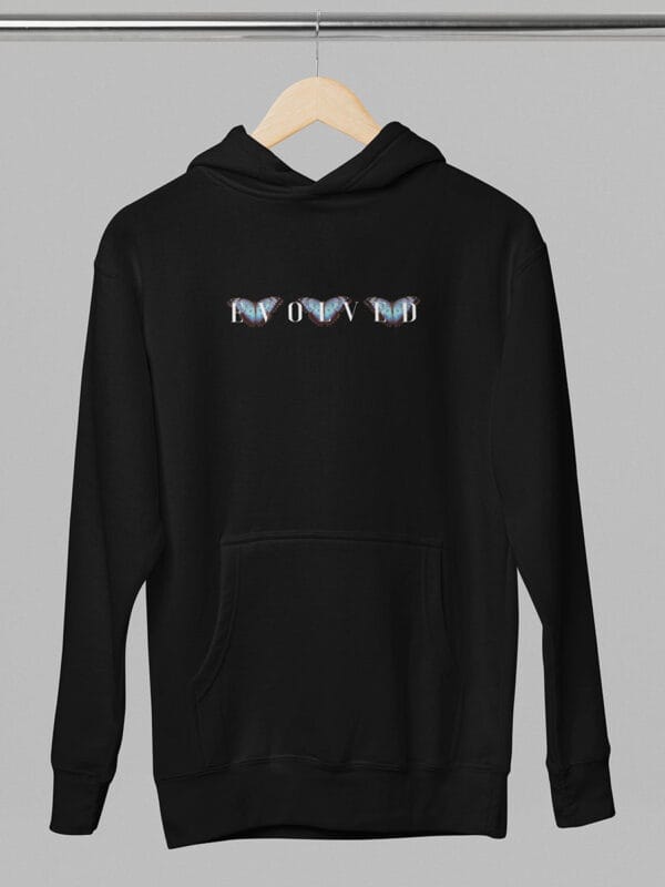 Een casual streetwear hoodie met opvallende vlinders en inspirerende evolved butterfly quotes van Wurban Wear
