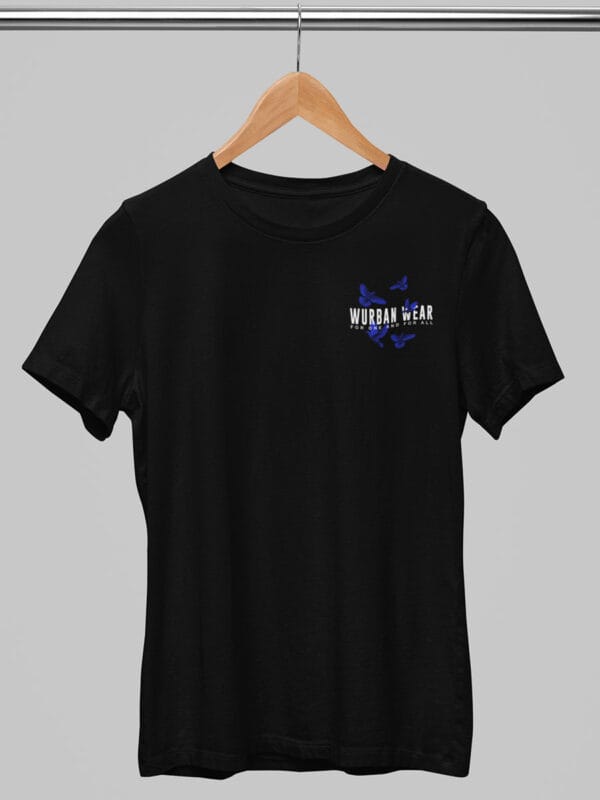 Een oversized streetwear shirt van Wurban Wear met blauwe duiven als symbool voor vrijheid