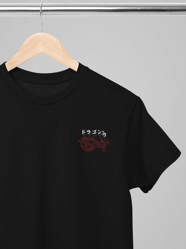 Een chinese dragon casual t shirt van Wurban Wear met daarop een draak als mytisch wezen in een japanse stijl