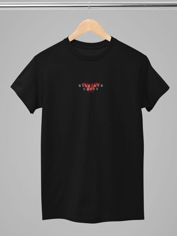 Een casual streetwear t-shirt met opvallende vlinders en inspirerende butterfly effect quotes van Wurban Wear