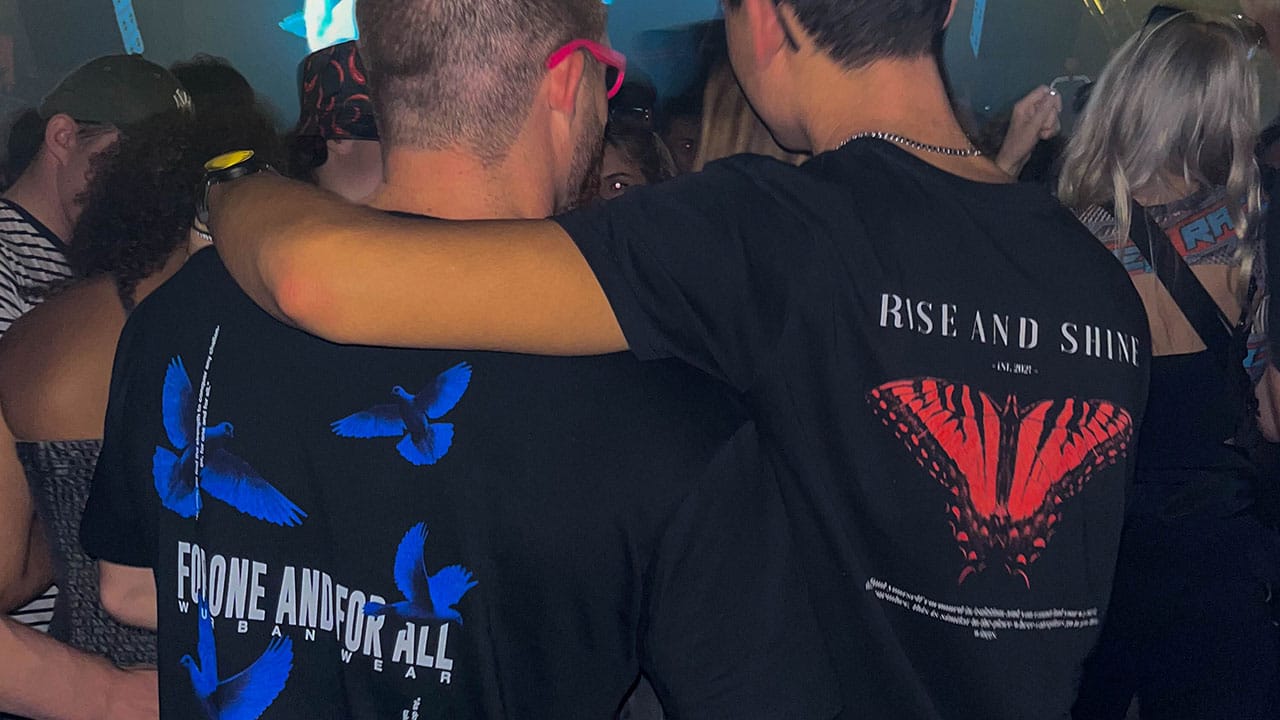 festival outfit inspiratie, techno oversized shirt van wurban wear